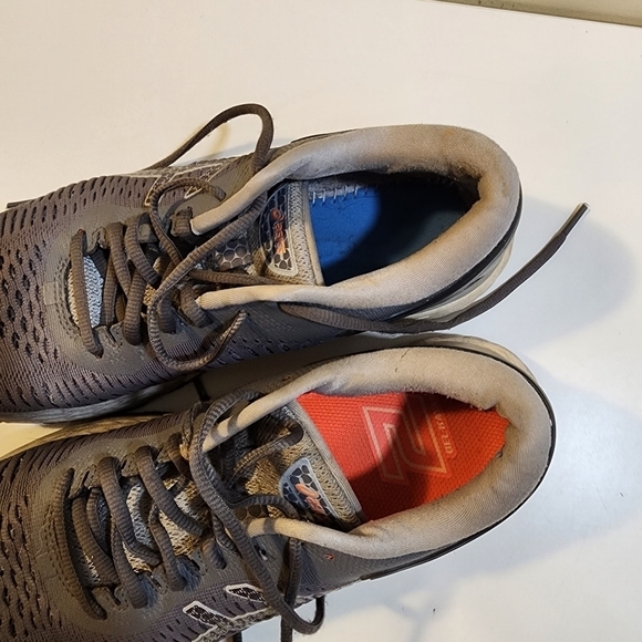 Asics women's Gel-Kayano Gray sneakers size 8 1/2 - Picture 5 of 12